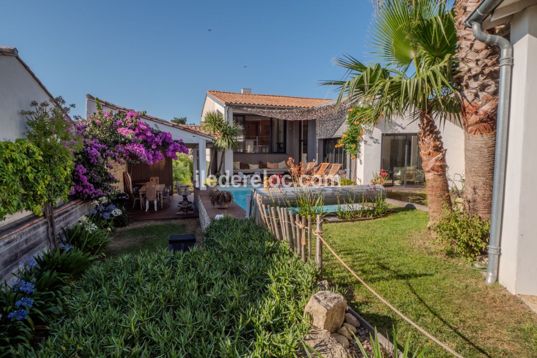 Photo 5: An accomodation located in Sainte-Marie-de-R&eacute; on ile de R&eacute;.