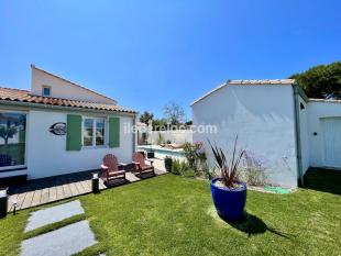 Ile de Ré:La chaumilloniere - new villa with heated swimming corridor