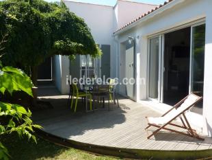 Ile de Ré:Charming house with enclosed garden 5&#39; from the center