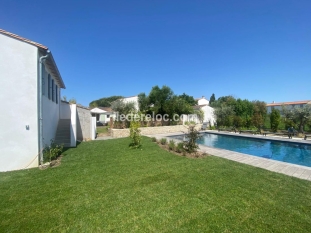Ile de Ré:Sublime house in the center of the village with its heated swimming pool