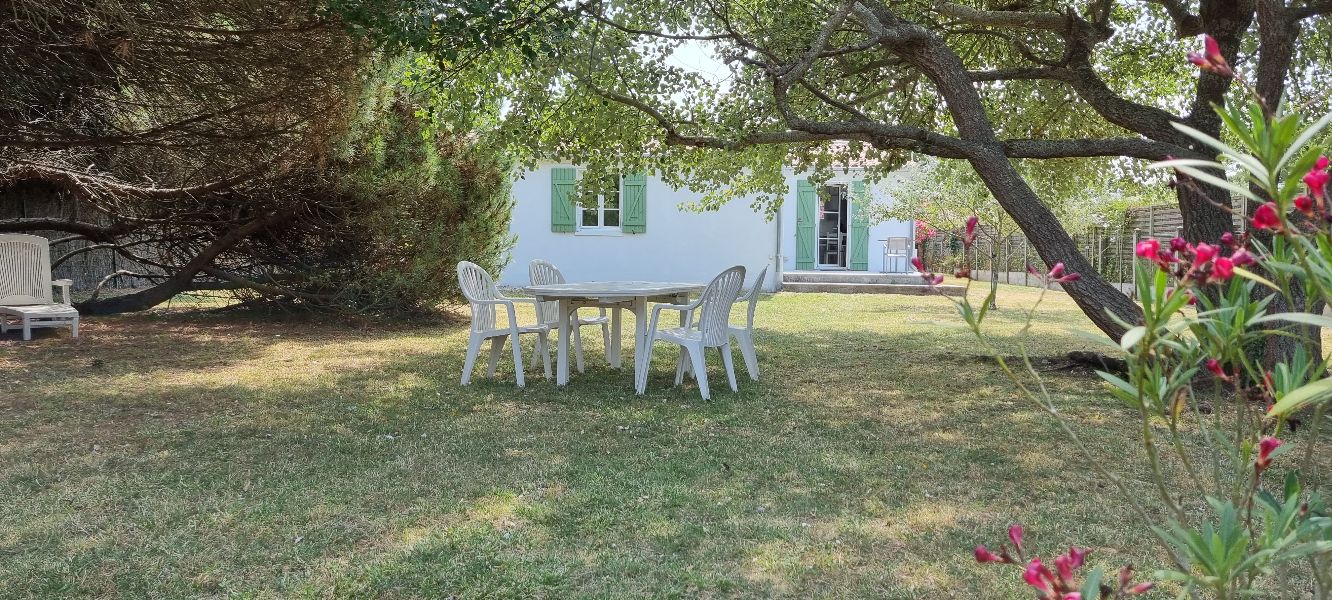 Photo 7: An accomodation located in Les Portes-en-Ré on ile de Ré.