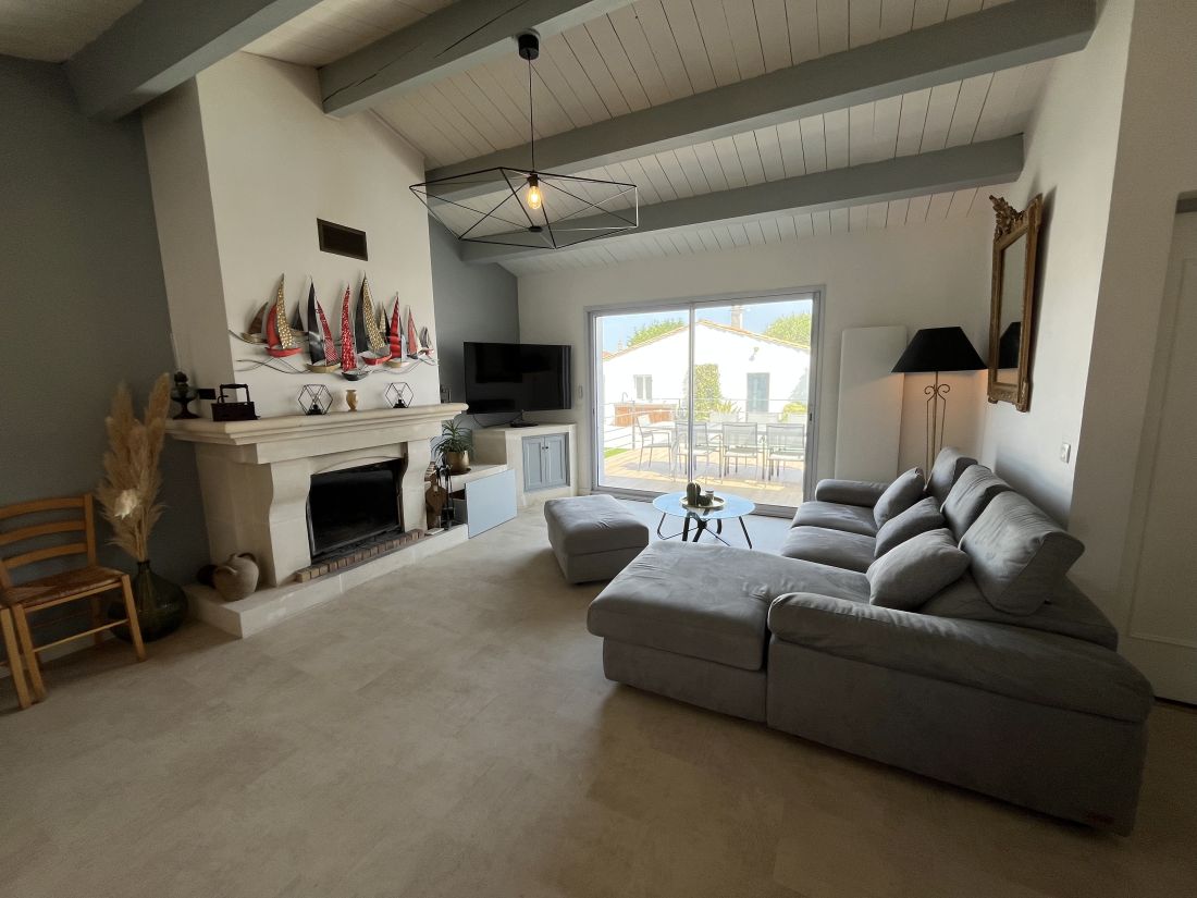 Photo 11: An accomodation located in La Flotte-en-R&eacute; on ile de R&eacute;.