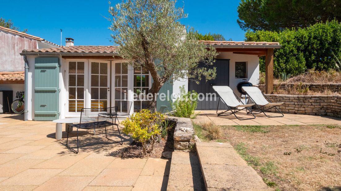 Photo 4: An accomodation located in Les Portes-en-R&eacute; on ile de R&eacute;.