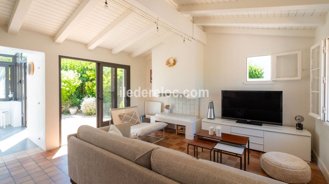 Photo 6: An accomodation located in Les Portes-en-R&eacute; on ile de R&eacute;.