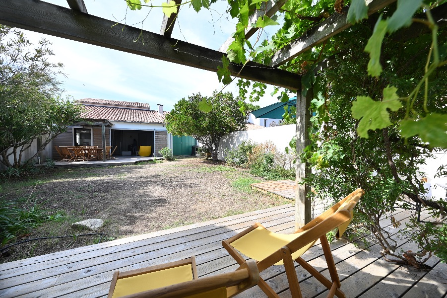 Photo 6: An accomodation located in La Couarde-sur-mer on ile de Ré.