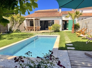 Ile de Ré:Swimming pool and beach, large family villa, village center, everything within w