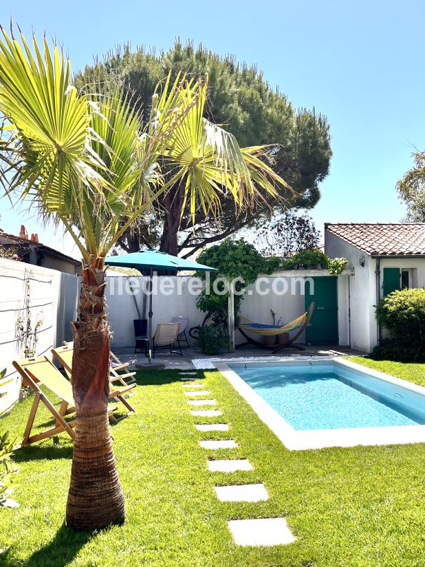 Photo 6: An accomodation located in La Couarde-sur-mer on ile de R&eacute;.