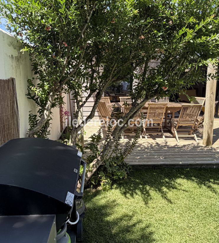 Photo 10: An accomodation located in La Couarde-sur-mer on ile de R&eacute;.