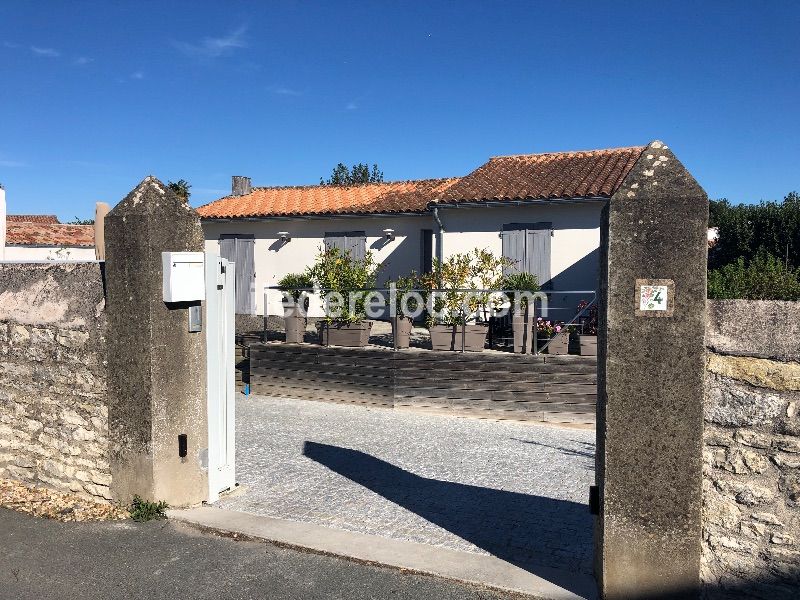 Photo 5: An accomodation located in La Flotte-en-Ré on ile de Ré.