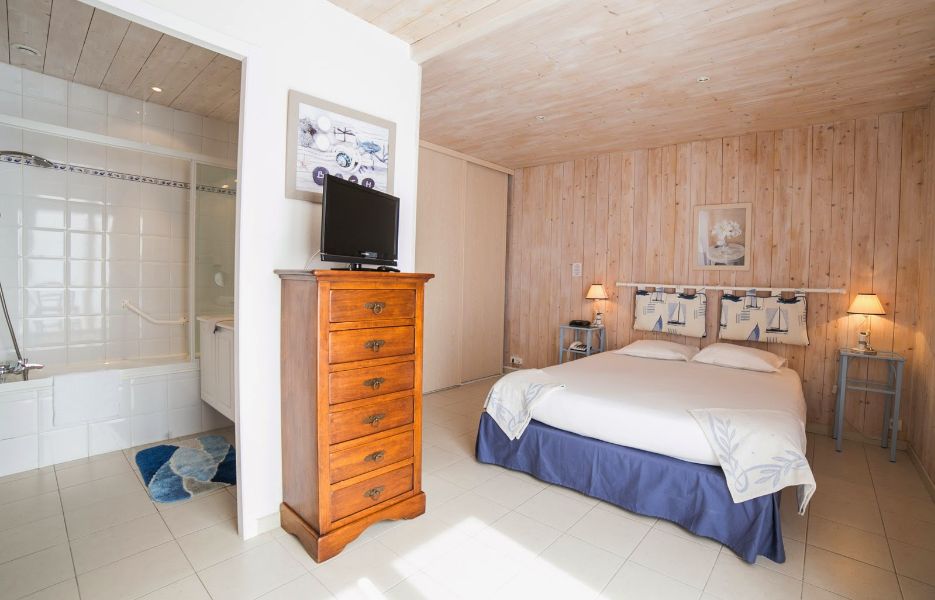 Photo 9: An accomodation located in Saint-Martin-de-Ré on ile de Ré.