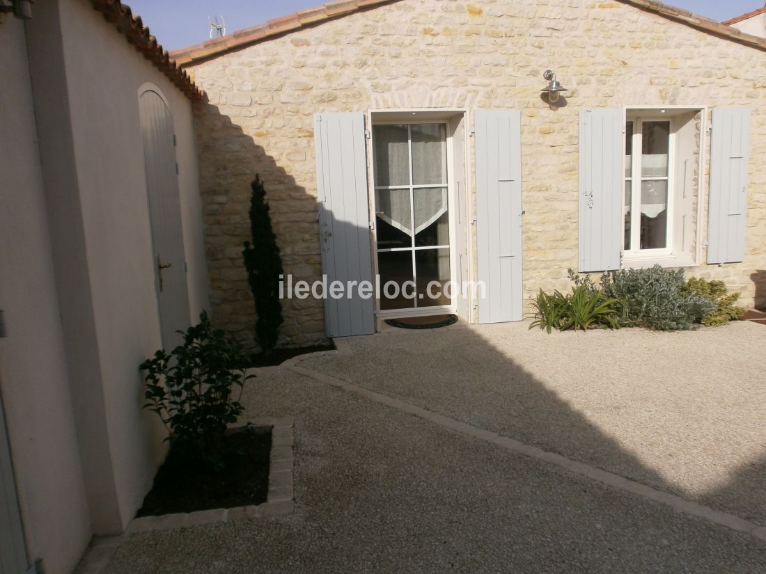 Photo 6: An accomodation located in Saint-Martin-de-Ré on ile de Ré.