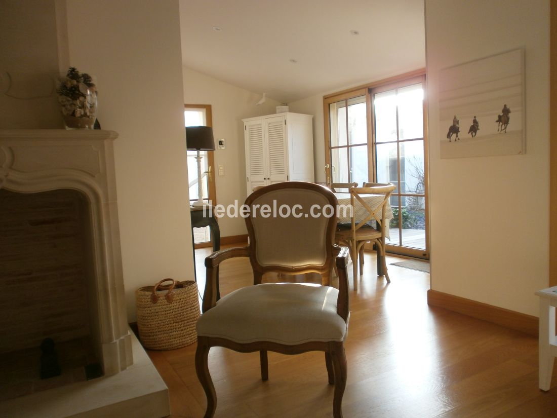 Photo 6: An accomodation located in Saint-Martin-de-R&eacute; on ile de R&eacute;.