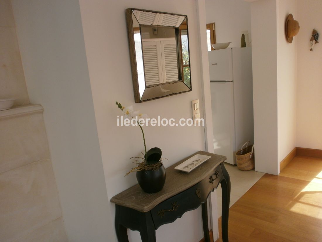 Photo 7: An accomodation located in Saint-Martin-de-R&eacute; on ile de R&eacute;.