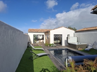 Ile de Ré:4 bedroom house on the beach wood with jacuzzi.