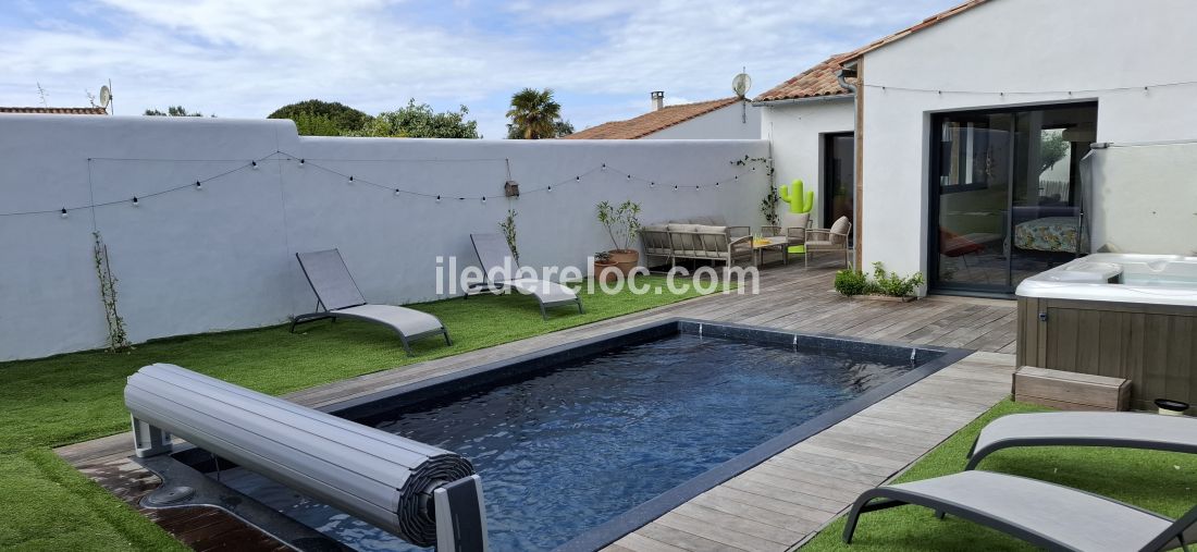 Photo 6: An accomodation located in Le Bois-Plage-en-R&eacute; on ile de R&eacute;.