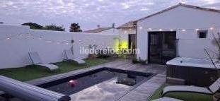 Ile de R&eacute;:4 bedroom house on the beach wood with jacuzzi.