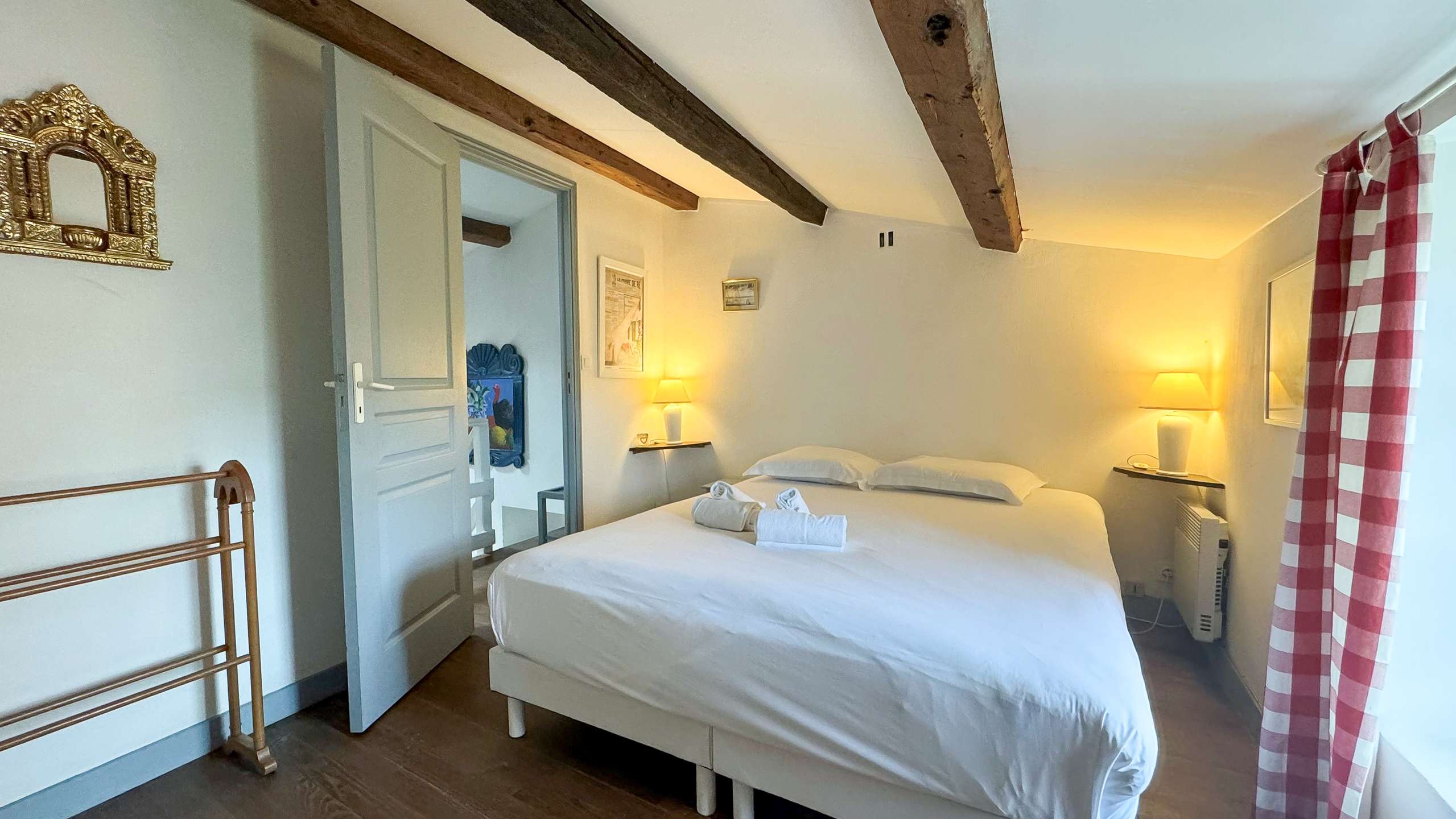 Photo 7: An accomodation located in La Couarde-sur-mer on ile de Ré.