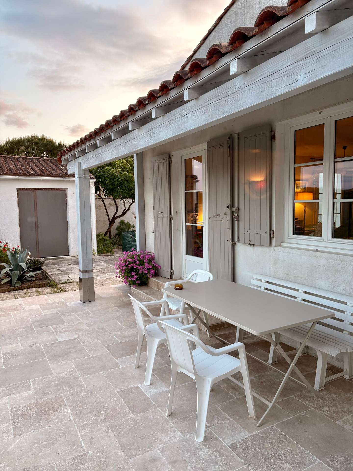 Photo 15: An accomodation located in La Couarde-sur-mer on ile de Ré.