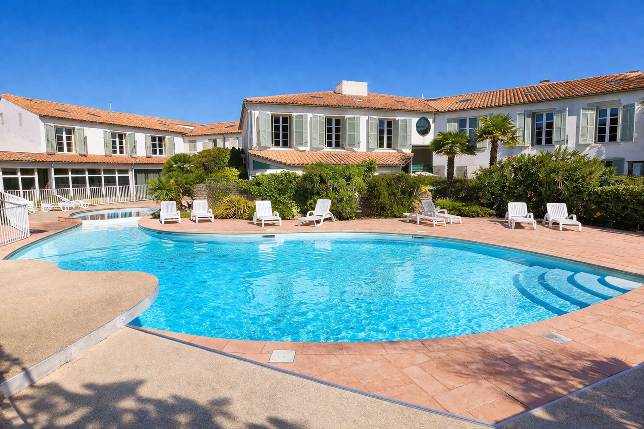 Photo 8: An accomodation located in La Couarde-sur-mer on ile de R&eacute;.