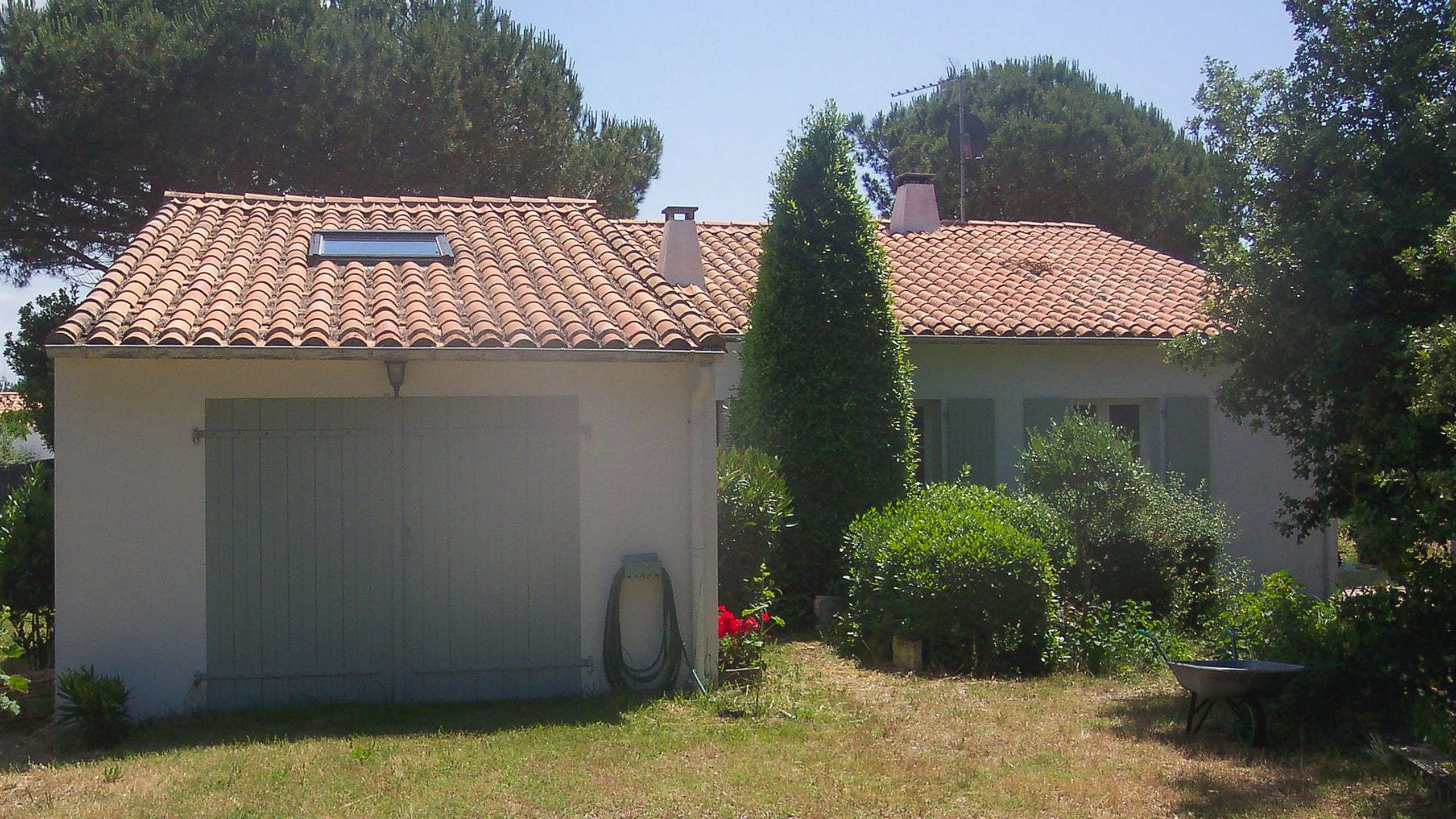 Photo 12: An accomodation located in Sainte-Marie-de-Ré on ile de Ré.