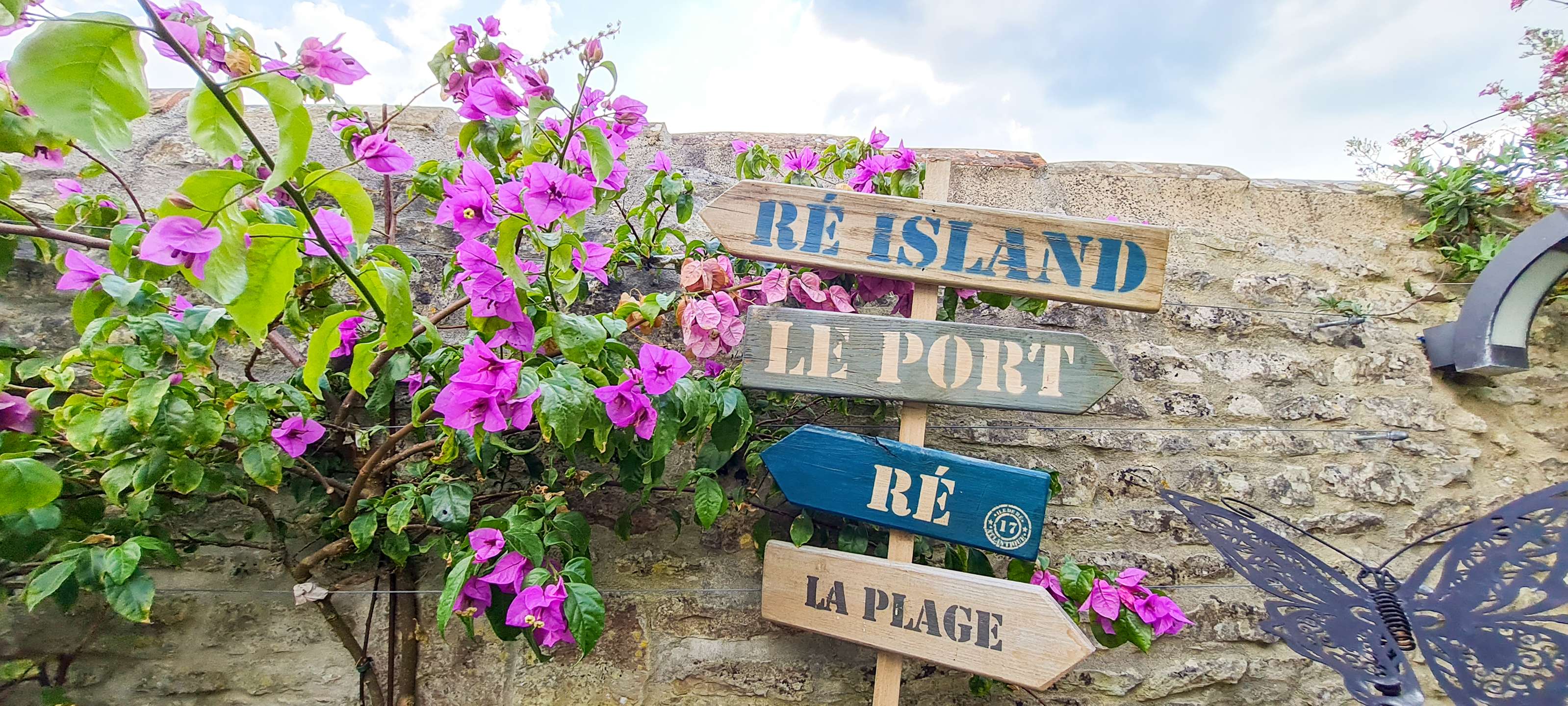 Photo 12: An accomodation located in La Couarde-sur-mer on ile de Ré.