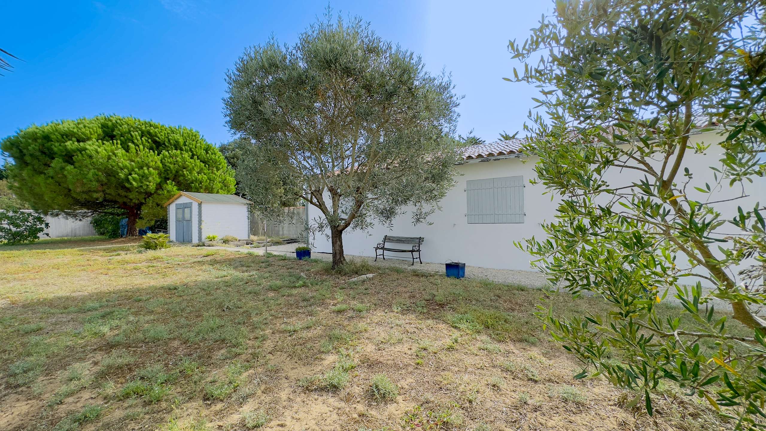 Photo 14: An accomodation located in La Couarde-sur-mer on ile de Ré.