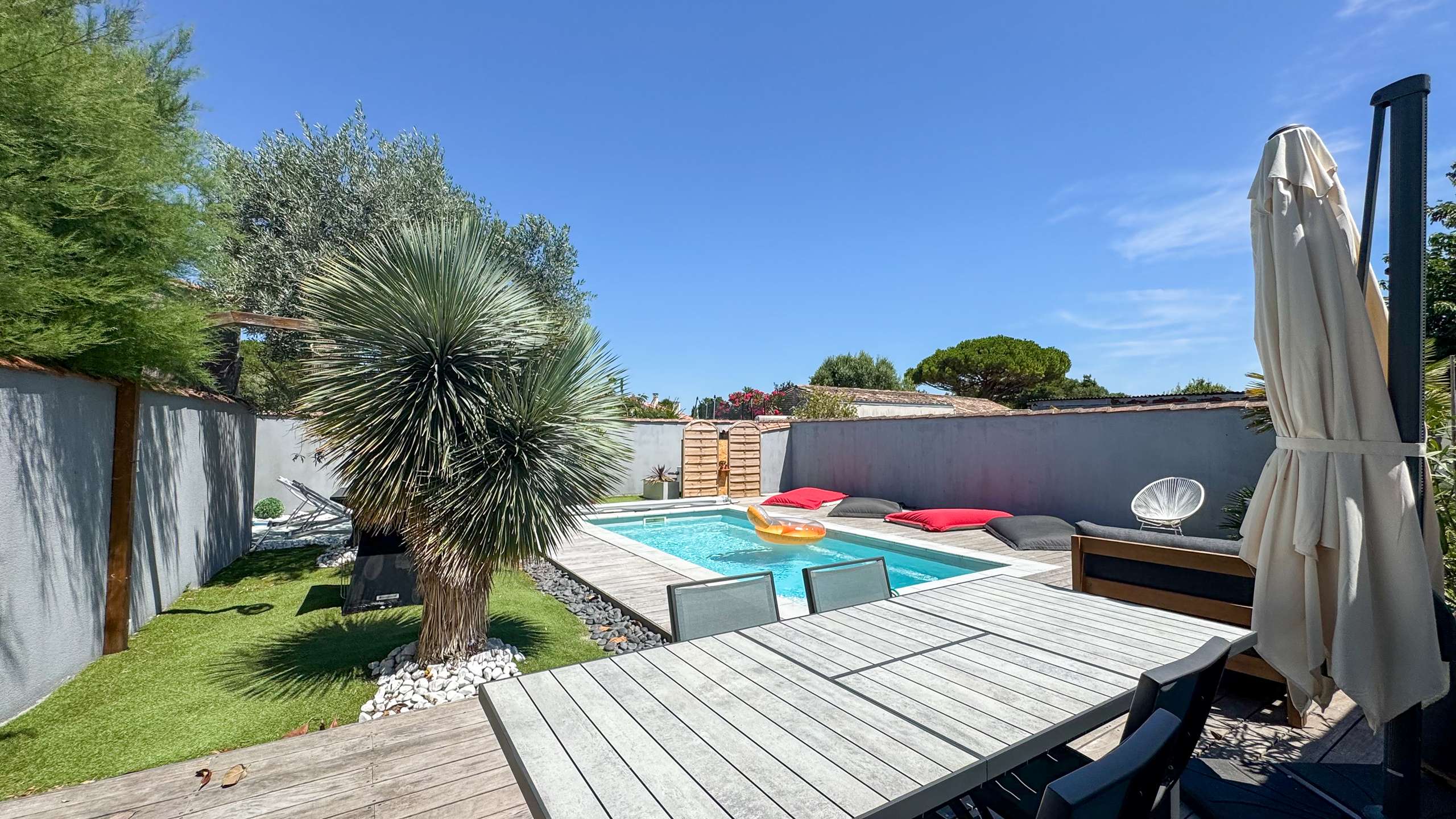 Photo 18: An accomodation located in La Couarde-sur-mer on ile de Ré.