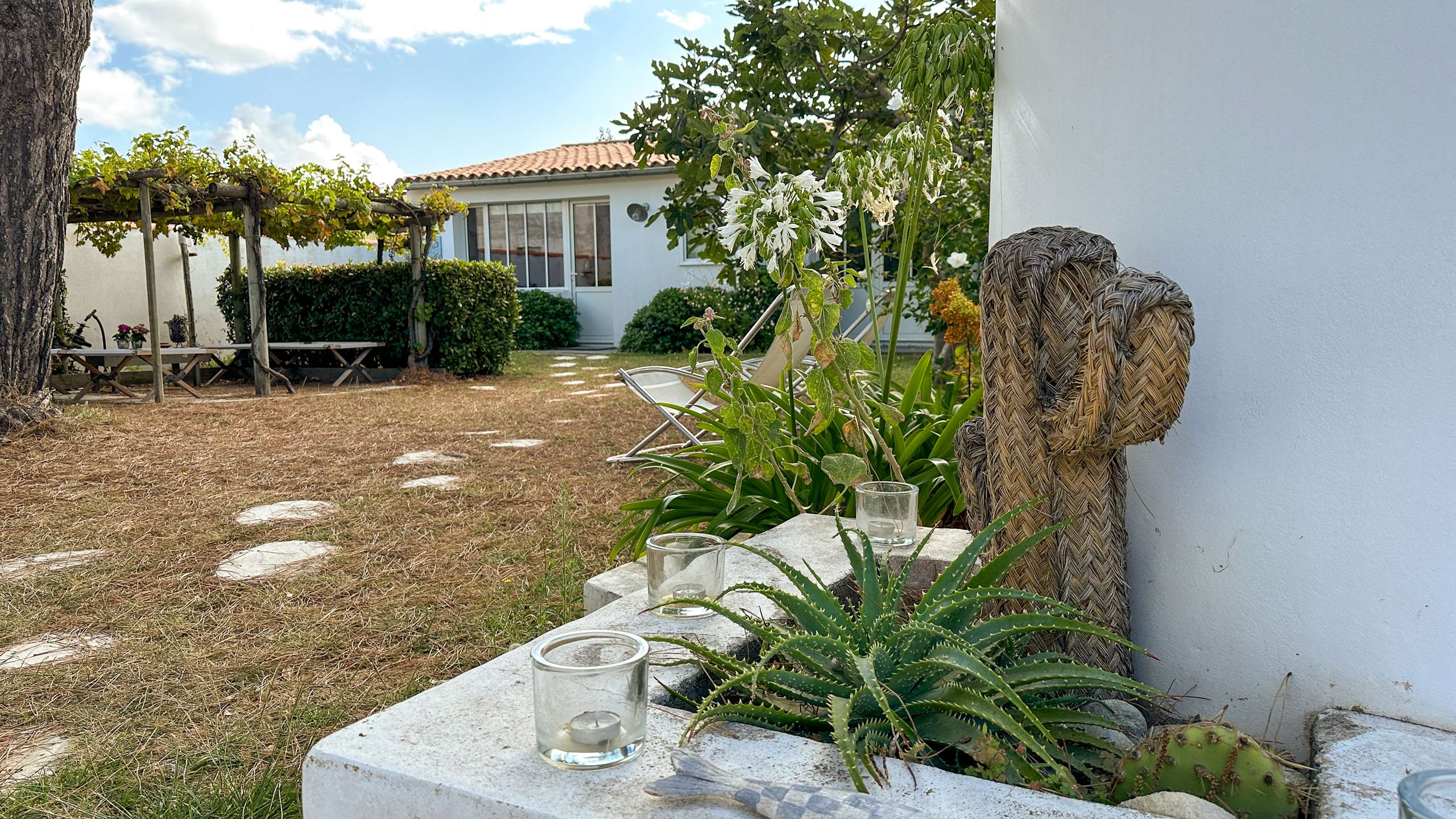 Photo 21: An accomodation located in La Couarde-sur-mer on ile de Ré.