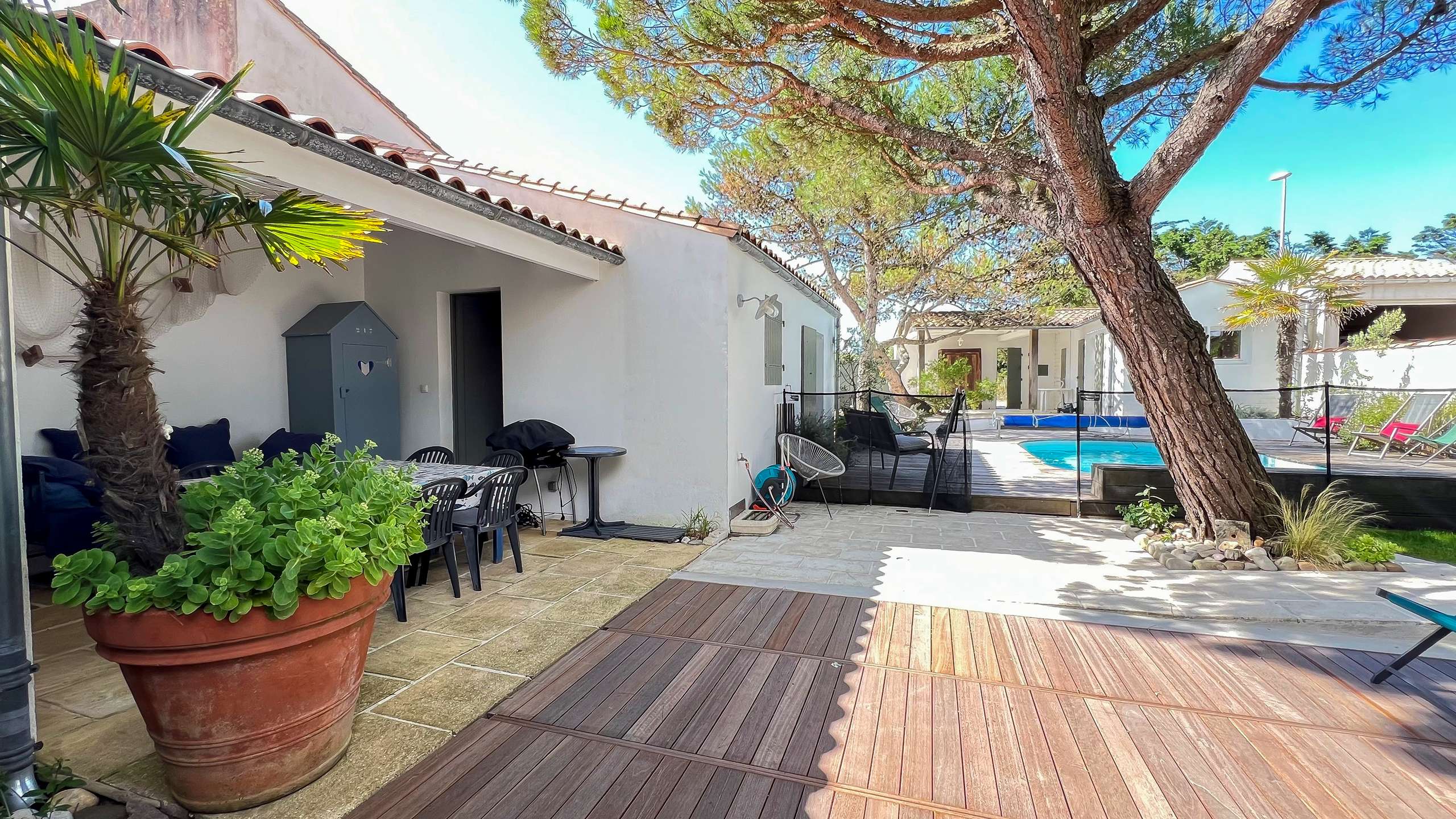 Photo 4: An accomodation located in Le Bois-Plage-en-Ré on ile de Ré.