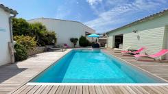 Ile de Ré:Superb single storey villa with swimming pool