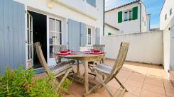 Ile de Ré:Pretty house in the heart of st martin with yard