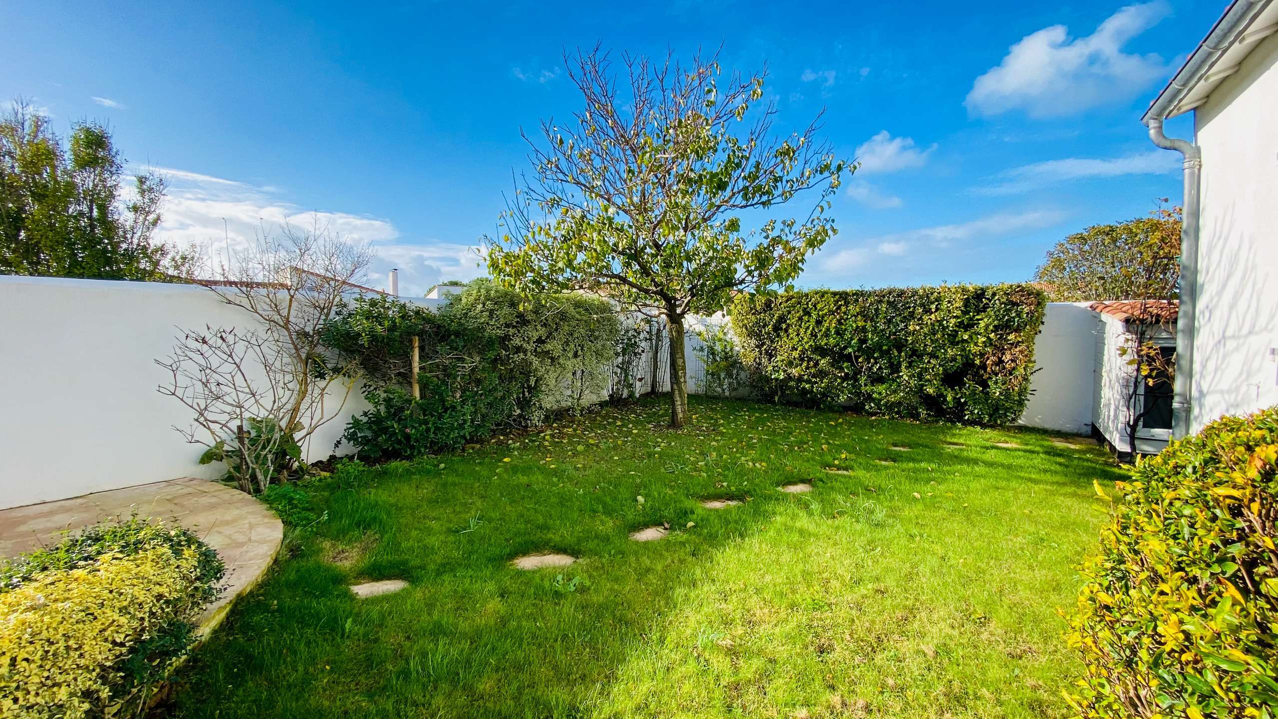 Photo 15: An accomodation located in La Couarde-sur-mer on ile de Ré.