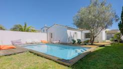 ile de ré Superb villa with swimming pool in the village