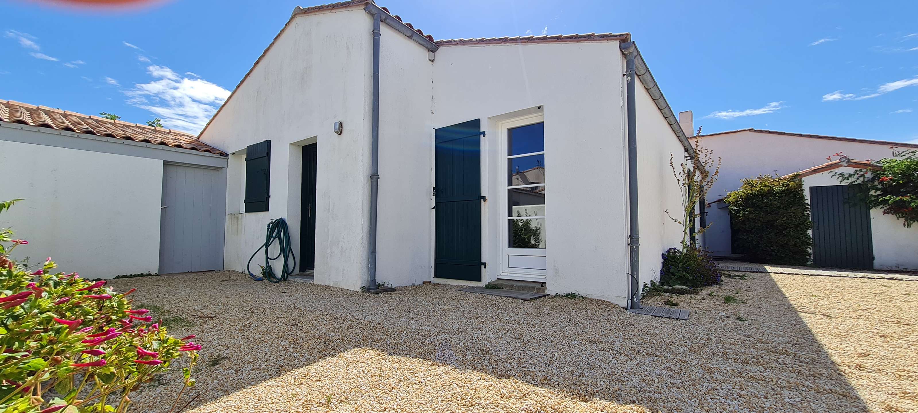 Photo 12: An accomodation located in La Couarde-sur-mer on ile de Ré.