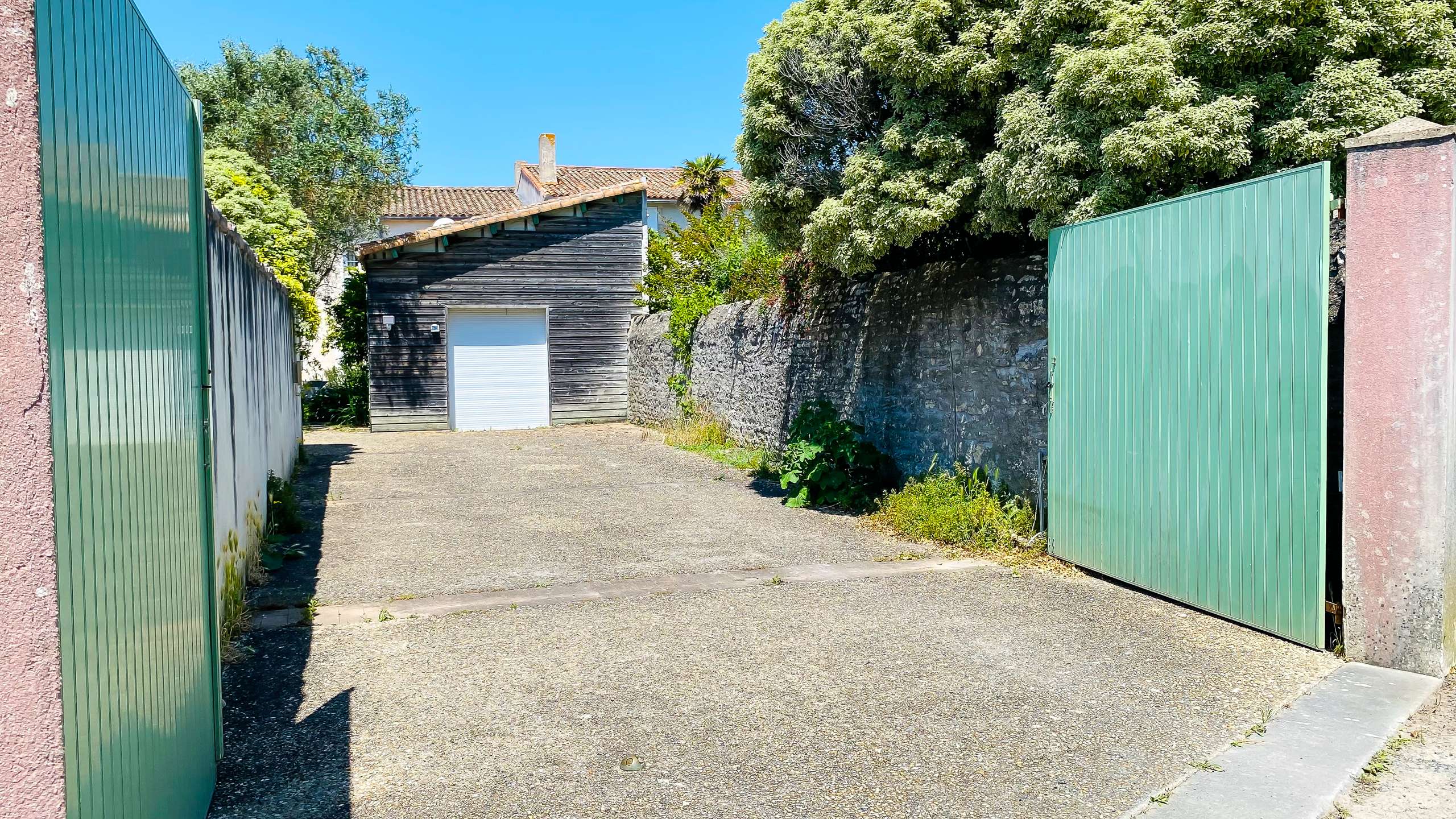 Photo 23: An accomodation located in La Couarde-sur-mer on ile de Ré.