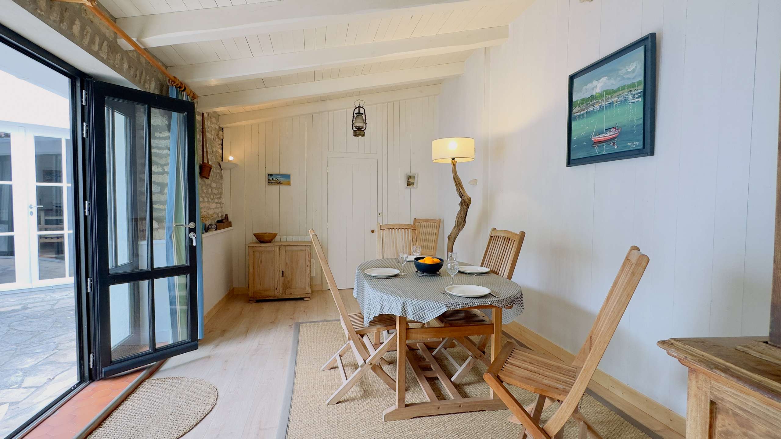 Photo 6: An accomodation located in Saint-Clément-des-Baleines on ile de Ré.