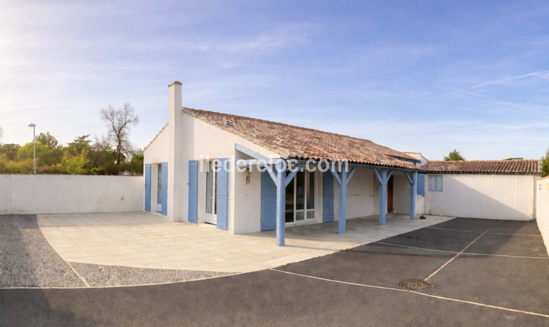 Photo 12: An accomodation located in La Couarde-sur-mer on ile de R&eacute;.