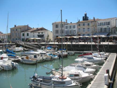 Photo 16: An accomodation located in La Flotte-en-Ré on ile de Ré.