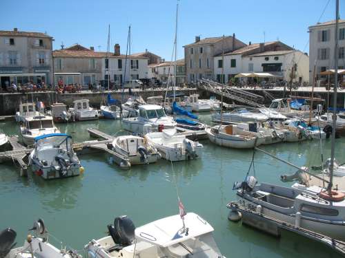 Photo 17: An accomodation located in La Flotte-en-Ré on ile de Ré.