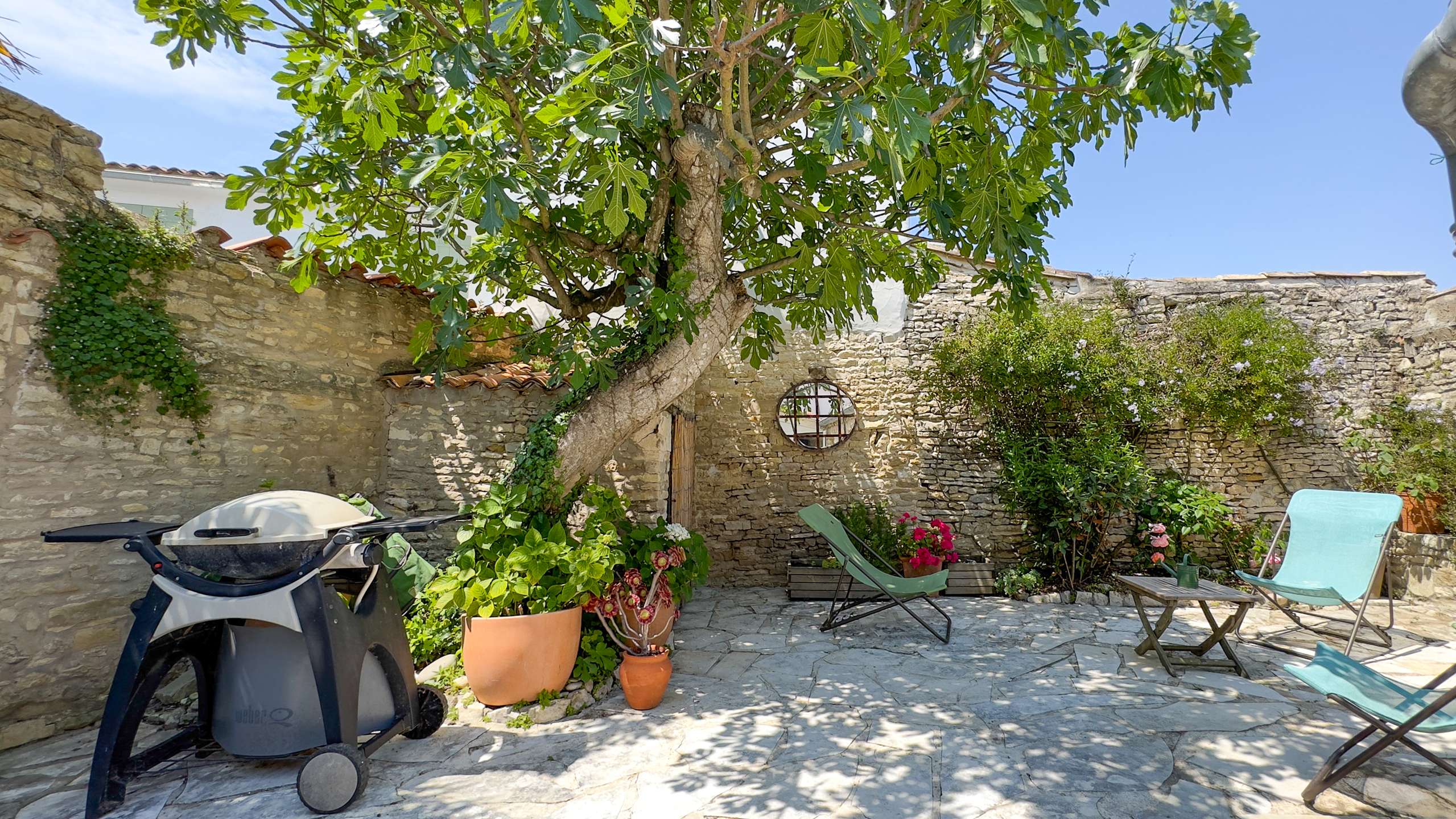 Photo 15: An accomodation located in La Couarde-sur-mer on ile de Ré.