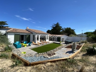 Ile de R&eacute;:Modern villa les dunes – exceptional location, 20 m from the beach, spa