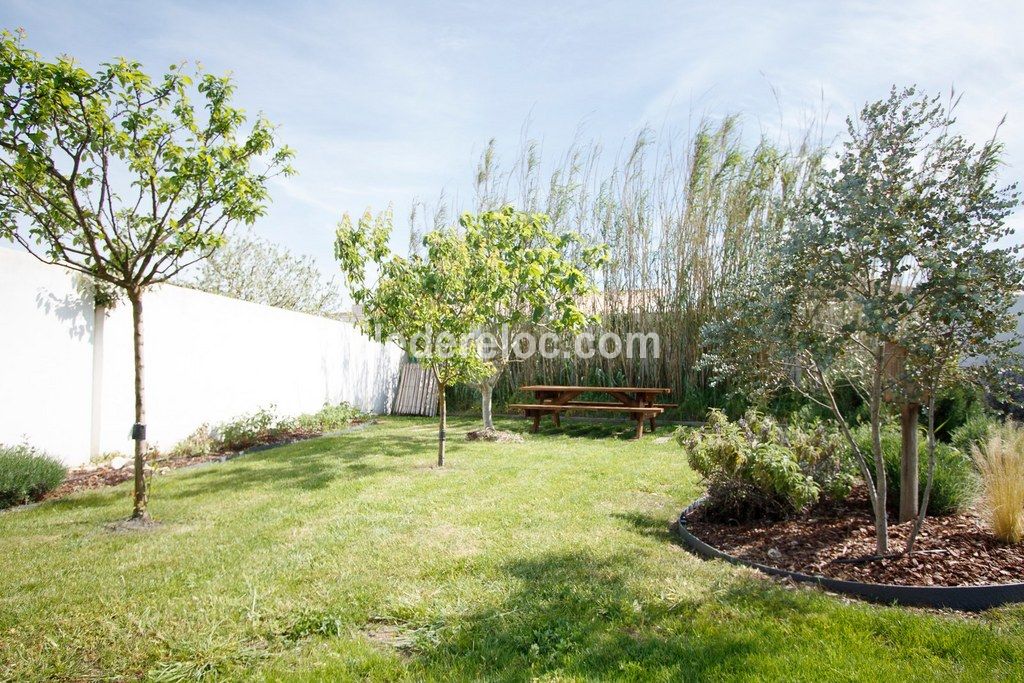 Photo 6: An accomodation located in Sainte-Marie-de-R&eacute; on ile de R&eacute;.