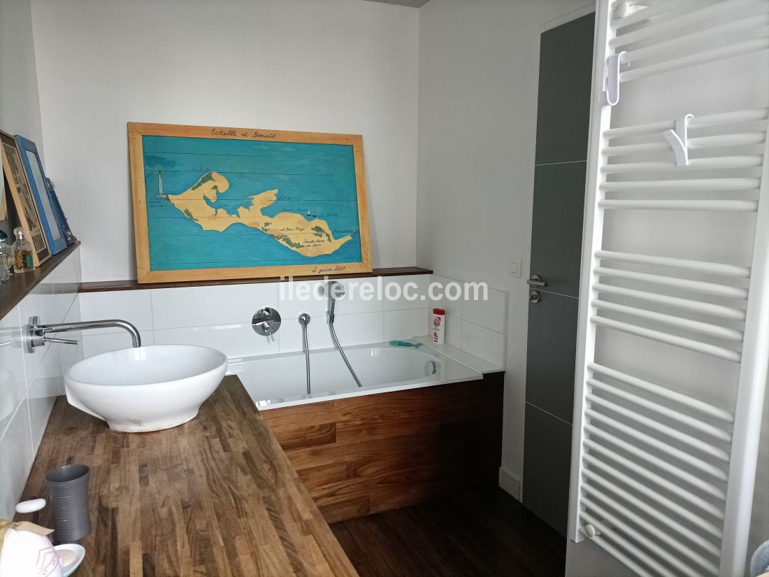Photo 8: An accomodation located in Le Bois-Plage-en-R&eacute; on ile de R&eacute;.
