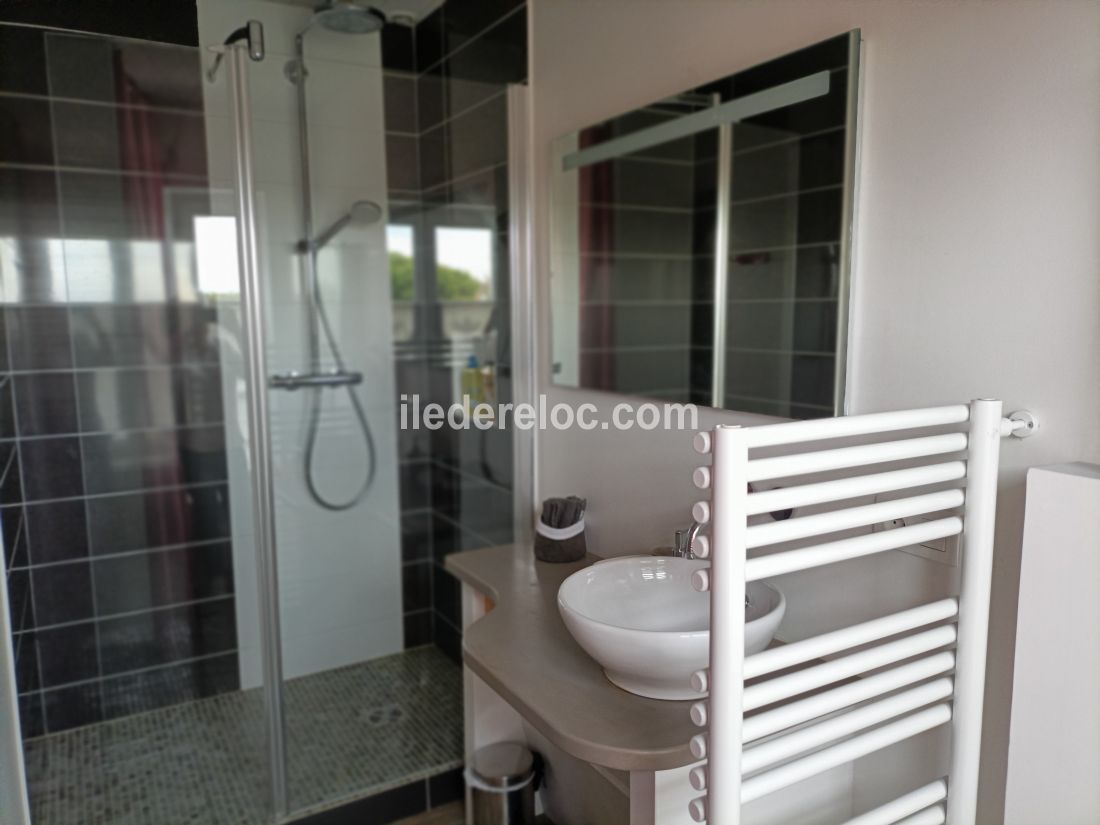 Photo 10: An accomodation located in Le Bois-Plage-en-R&eacute; on ile de R&eacute;.