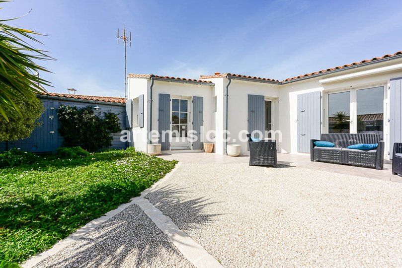 Photo 18: An accomodation located in La Flotte-en-Ré on ile de Ré.