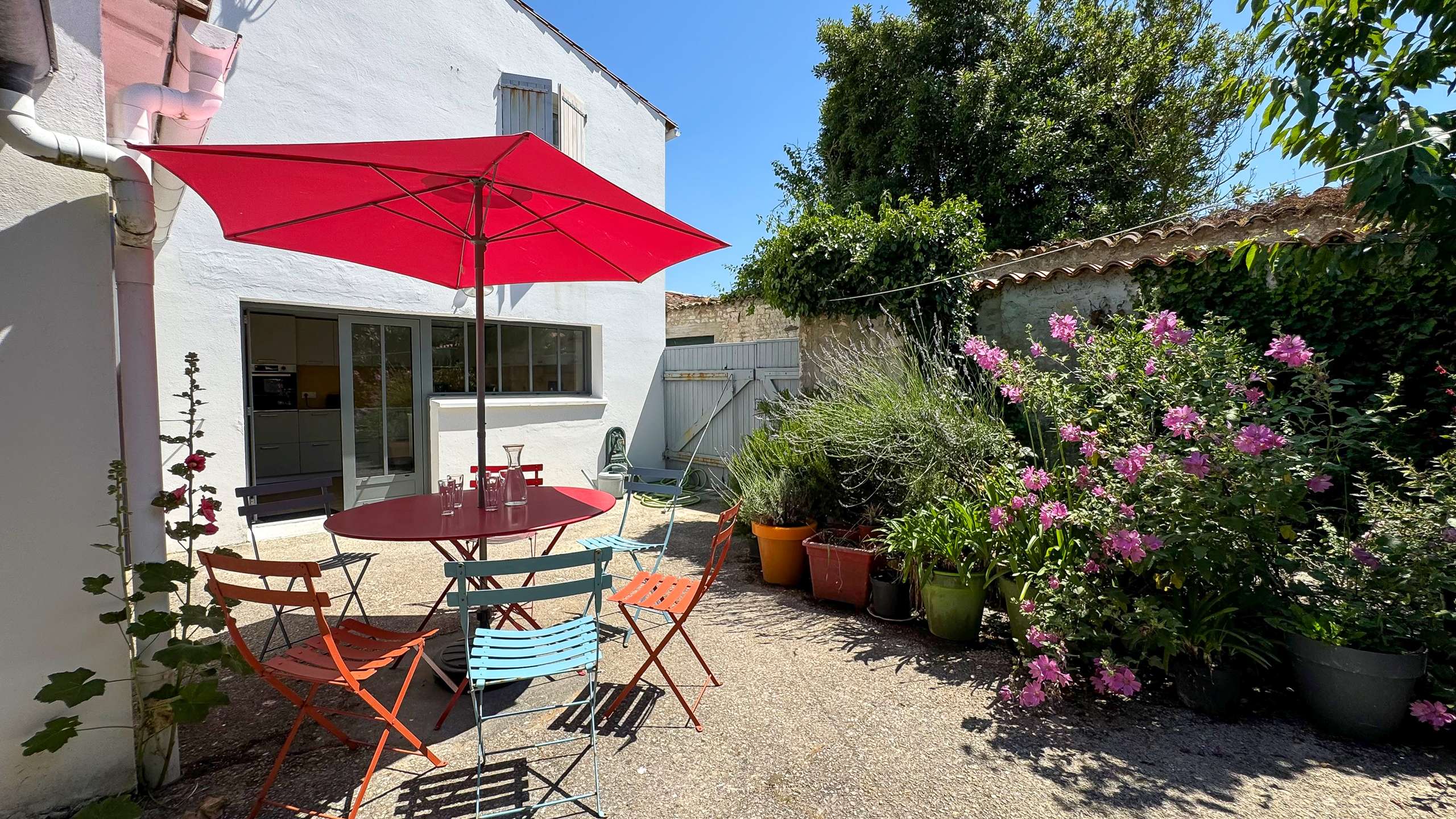 Photo 16: An accomodation located in Saint-Martin-de-Ré on ile de Ré.