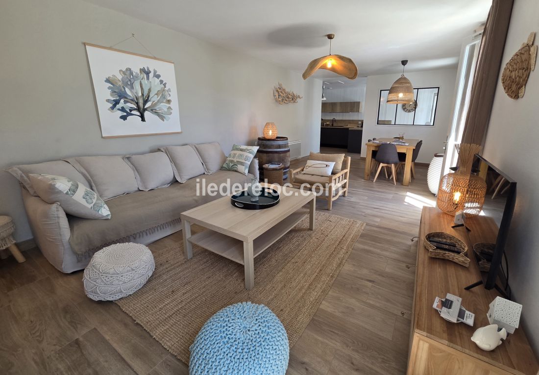 Photo 9: An accomodation located in Saint-Martin-de-R&eacute; on ile de R&eacute;.