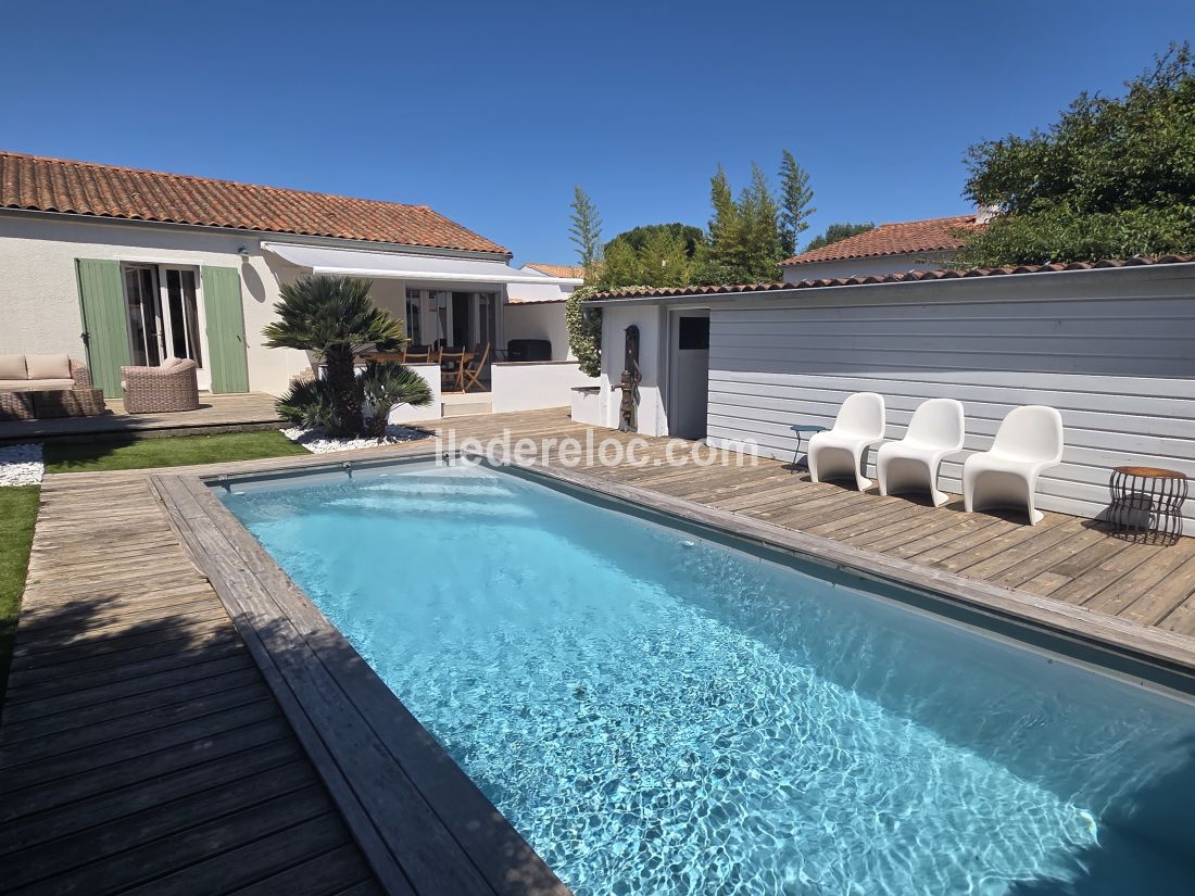 Photo 8: An accomodation located in Saint-Martin-de-R&eacute; on ile de R&eacute;.