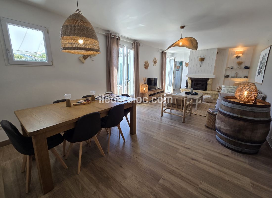 Photo 14: An accomodation located in Saint-Martin-de-R&eacute; on ile de R&eacute;.