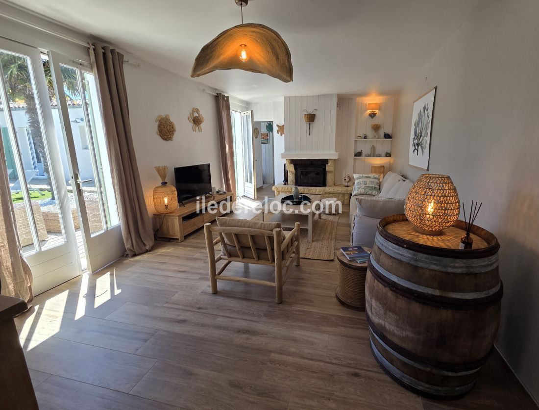 Photo 10: An accomodation located in Saint-Martin-de-R&eacute; on ile de R&eacute;.